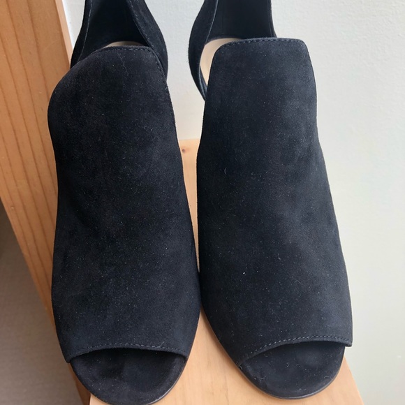 Lord and Taylor Black suede heels! - Picture 3 of 3